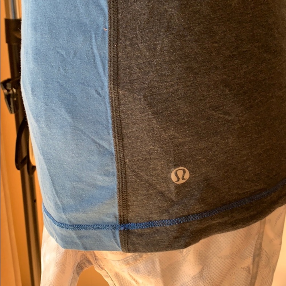 Lululemon Size 4 Color Block Tee - image 5